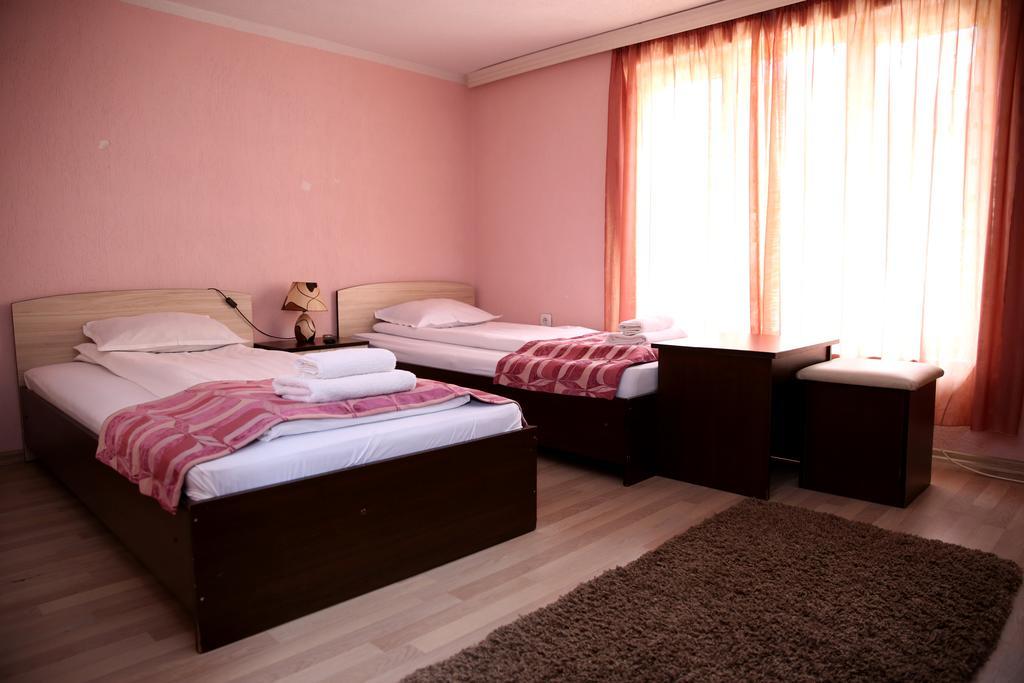 St.St. Constantine And Helena Hotel Sandanski Bagian luar foto
