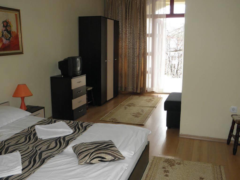 St.St. Constantine And Helena Hotel Sandanski Bagian luar foto