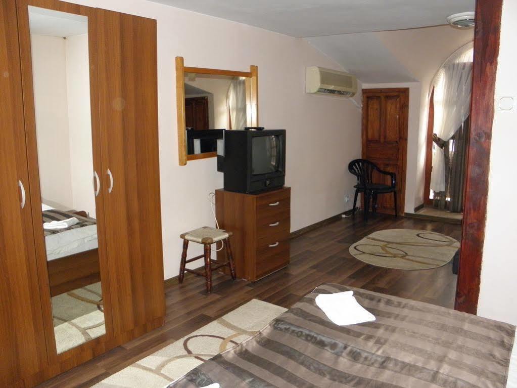 St.St. Constantine And Helena Hotel Sandanski Bagian luar foto