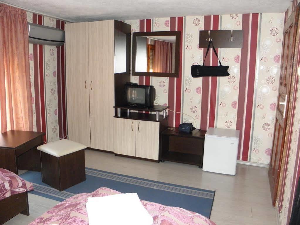 St.St. Constantine And Helena Hotel Sandanski Bagian luar foto
