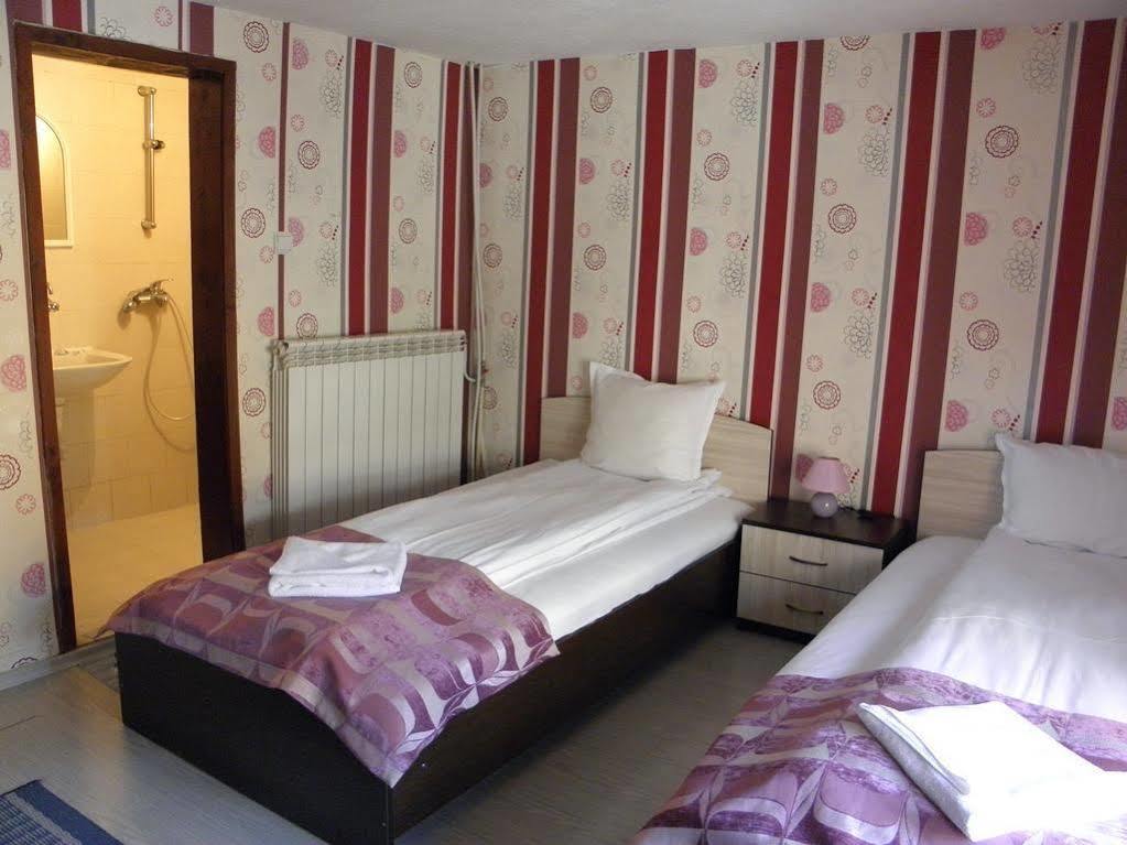 St.St. Constantine And Helena Hotel Sandanski Bagian luar foto